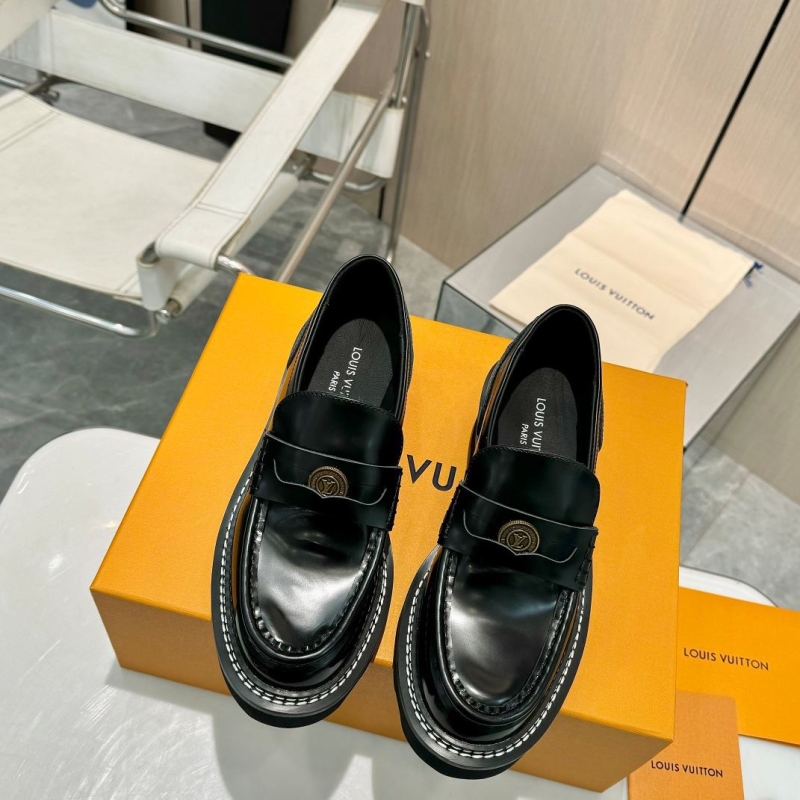 l0vis Vvtt0n loafers